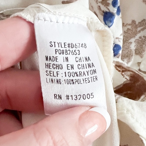 Entro Sleeveless Floral Dress - Picture 6 of 6